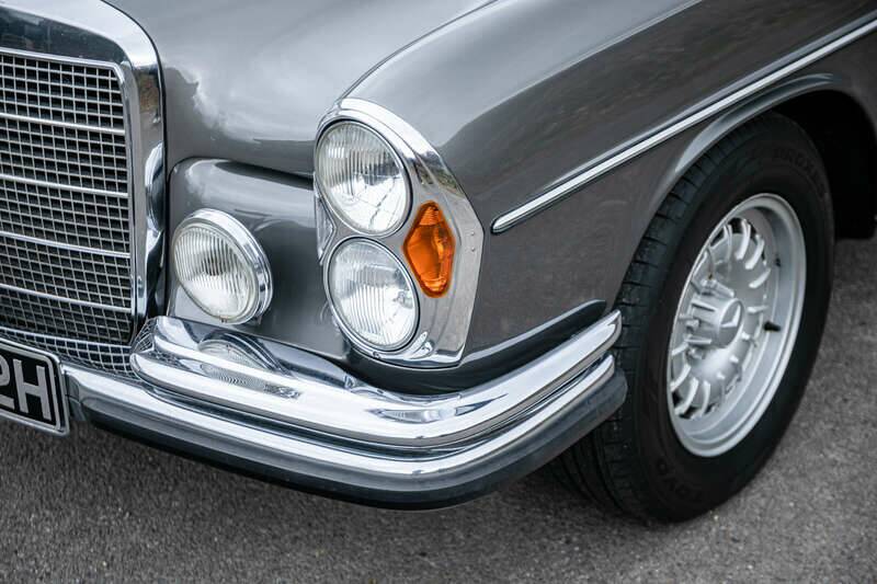 Image 25/36 of Mercedes-Benz 300 SEL 6.3 (1970)