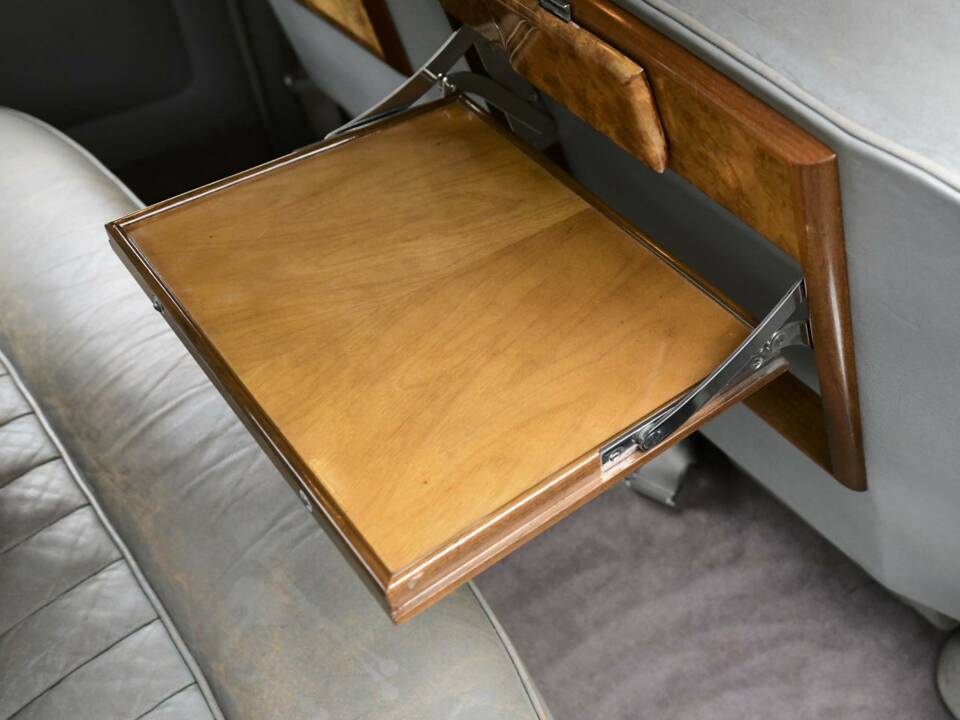 Image 33/50 of Bentley S 3 (1964)