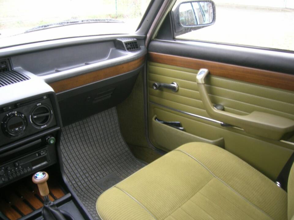 Image 11/18 de BMW 528i (1980)