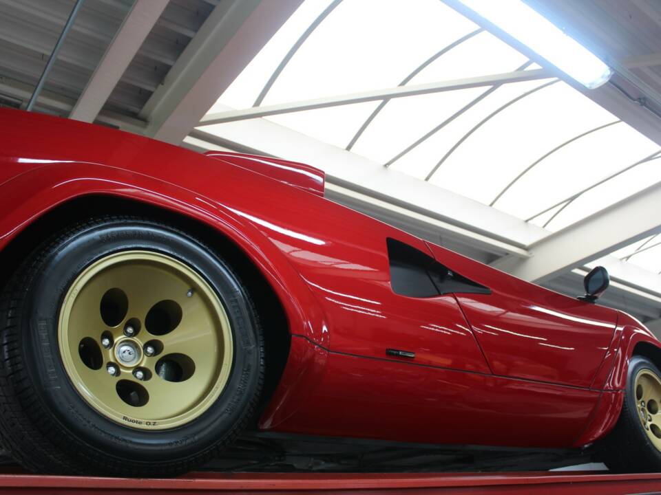 Bild 8/50 von Lamborghini Countach LP 5000 S QV (1987)
