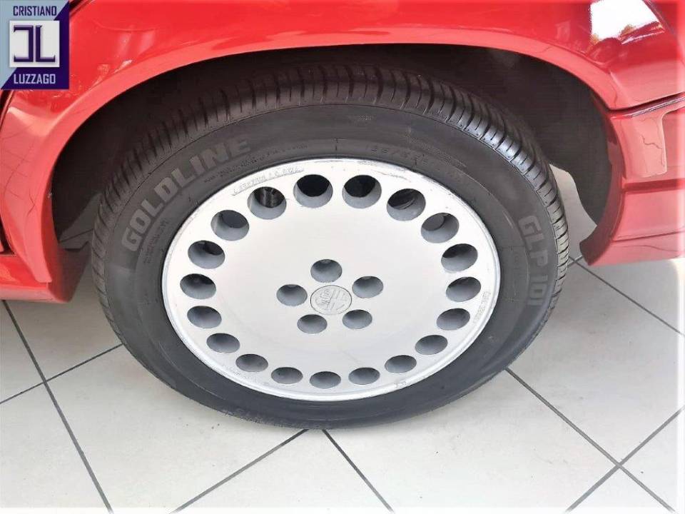 Image 22/40 of Alfa Romeo 75 3.0 V6 (1991)