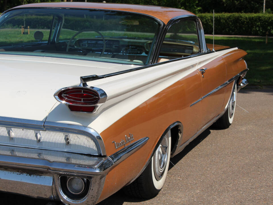 Image 9/30 of Oldsmobile 98 Holiday SceniCoupe (1959)