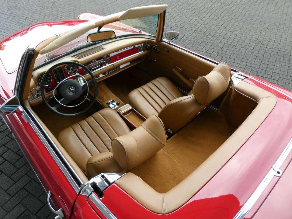 Image 16/27 of Mercedes-Benz 280 SL (1969)