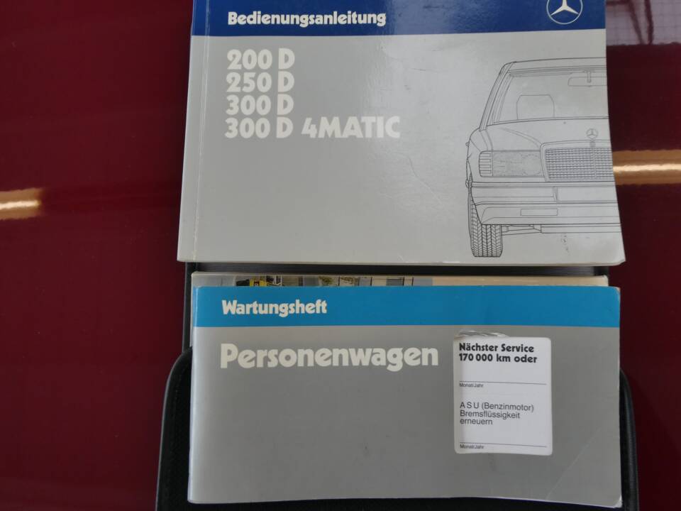 Immagine 16/42 di Mercedes-Benz 200 D (1987)