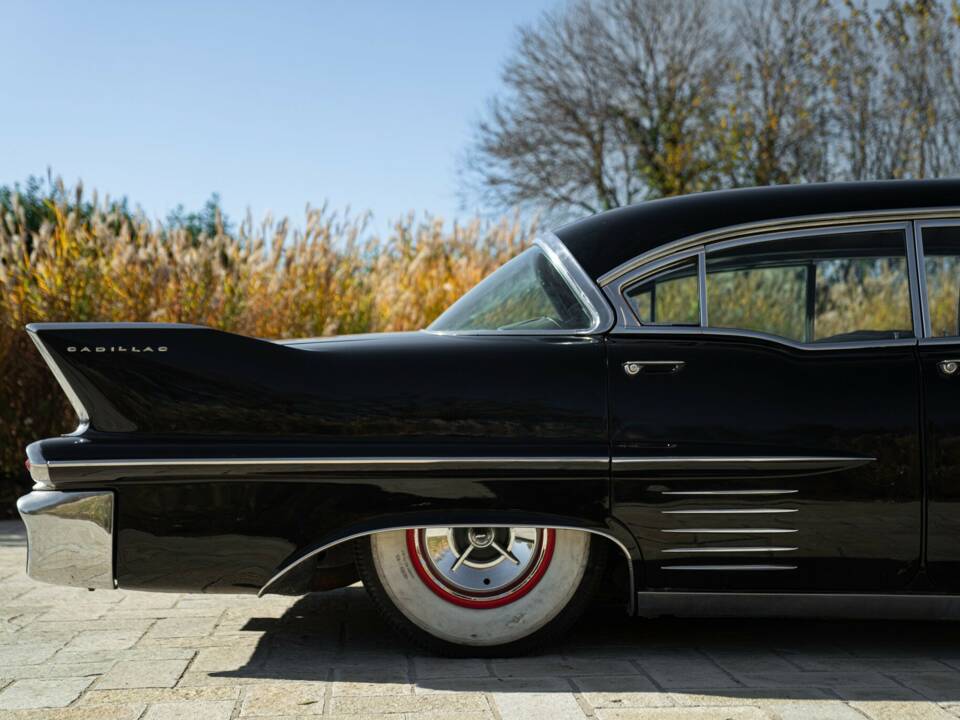 Bild 42/50 von Cadillac 62 Sedan DeVille (1958)