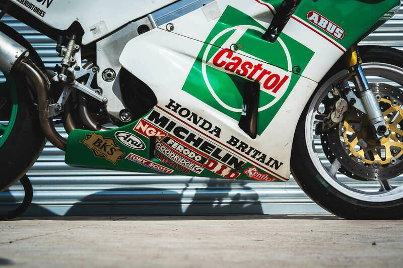 Immagine 7/50 di Honda VFR 750R RC36 (1992)