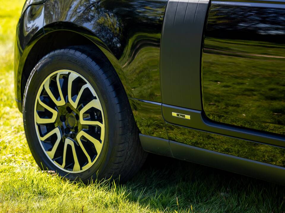 Image 9/49 of Land Rover Range Rover V8 Armoured (2022)
