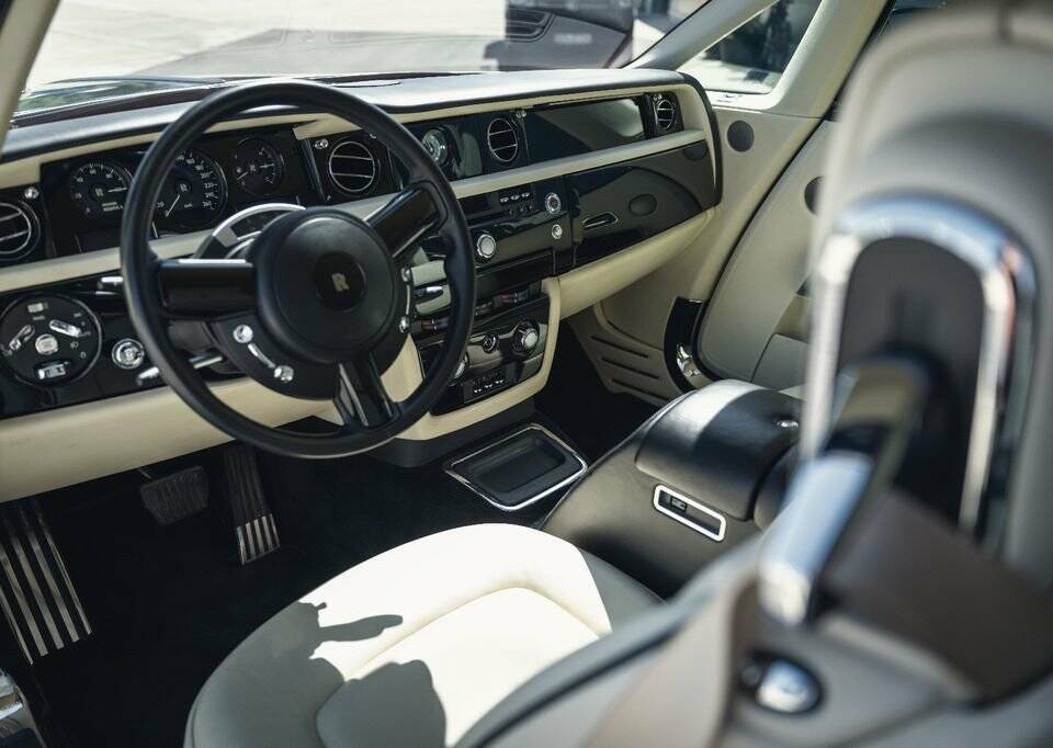 Image 6/15 of Rolls-Royce Phantom Coupé (2011)