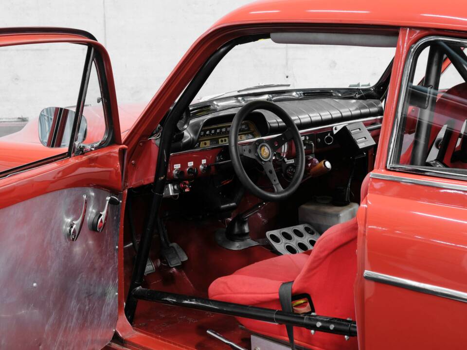 Image 5/41 of Volvo P 122 S (1966)