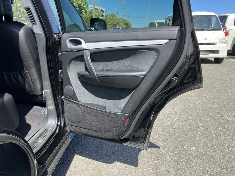 Immagine 21/40 di Porsche Cayenne GTS (2008)