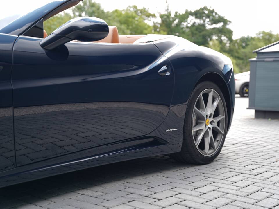 Image 50/50 de Ferrari California (2012)