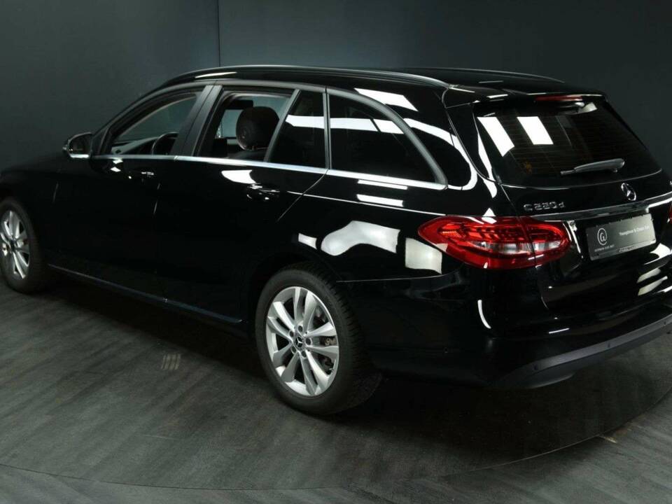 Bild 4/49 von Mercedes-Benz C 220 d 4MATIC (2021)