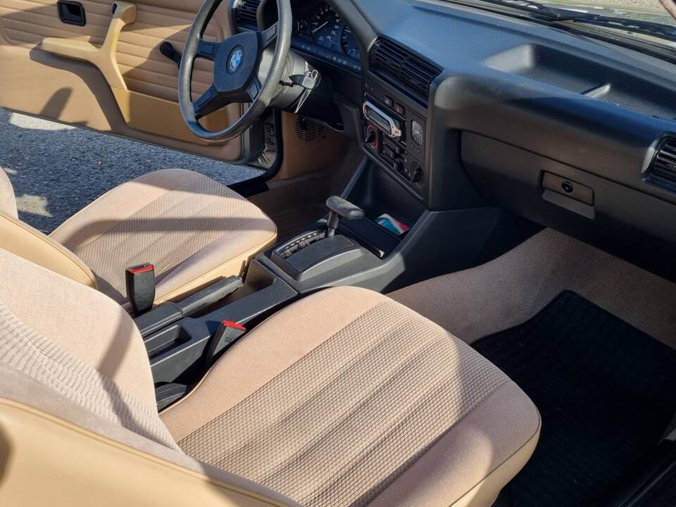 Immagine 11/21 di BMW 318i (1989)