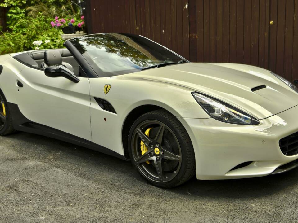 Bild 1/50 von Ferrari California (2010)