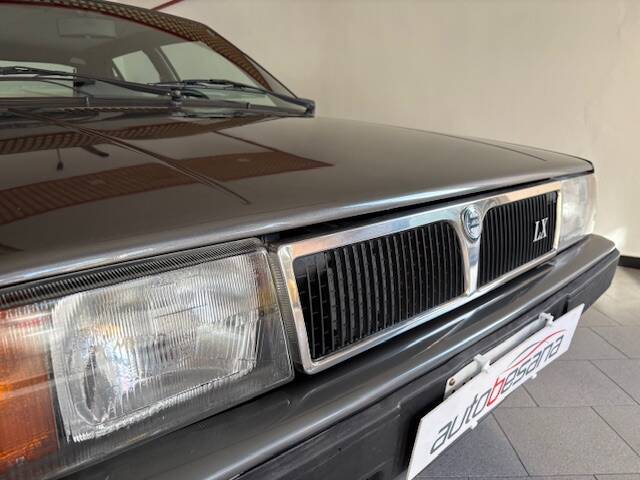 Image 4/14 of Lancia Delta (1990)