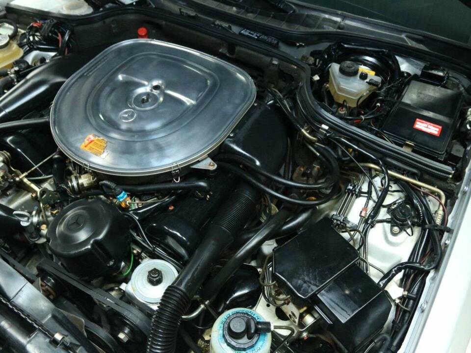 Afbeelding 41/50 van Mercedes-Benz 560 SEC (1991)