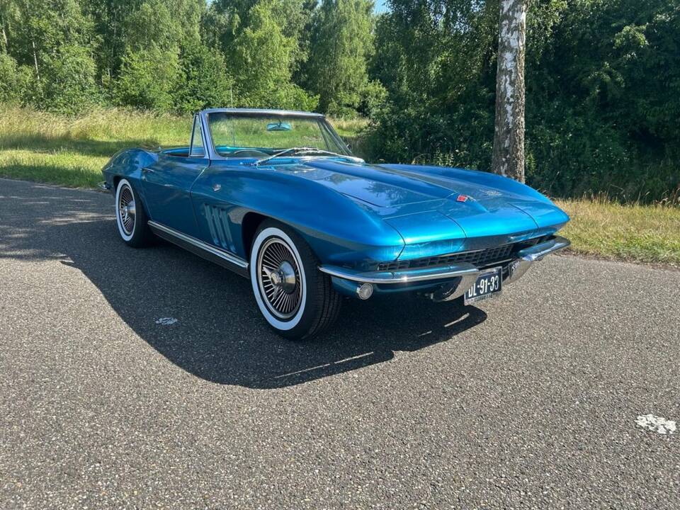 Image 1/8 of Chevrolet Corvette Sting Ray Convertible (1966)