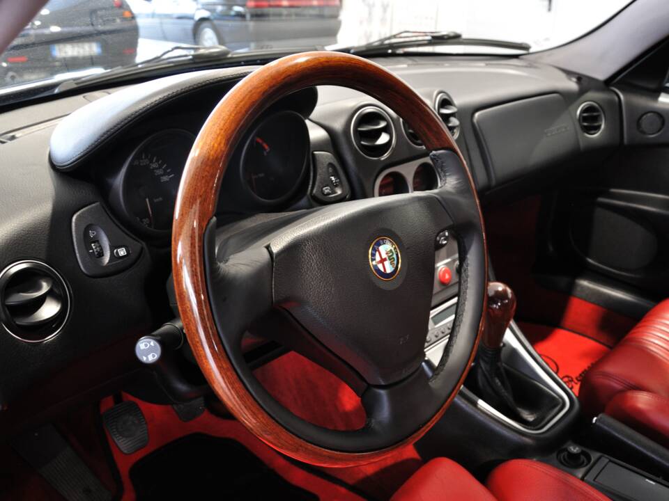 Immagine 33/39 di Alfa Romeo GTV 2.0 JTS (2005)