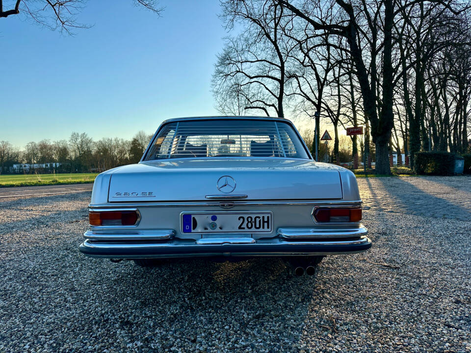 Image 11/20 of Mercedes-Benz 280 SE (1972)