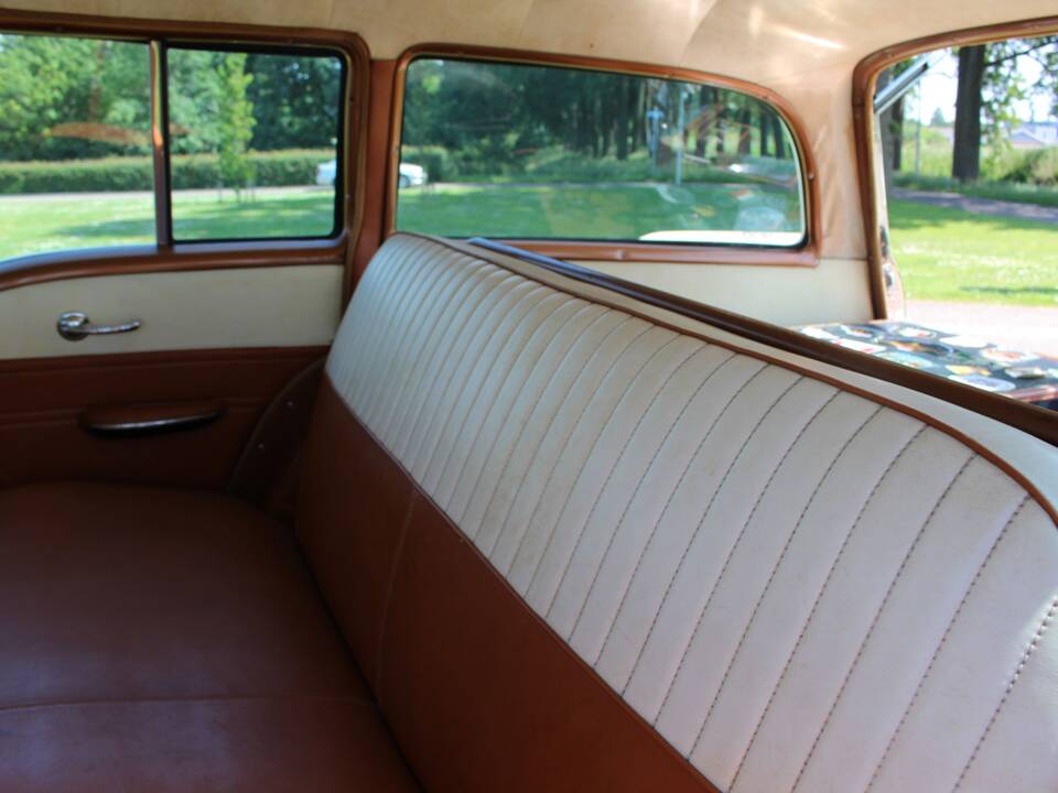Image 18/29 of Buick 60 Century (1954)