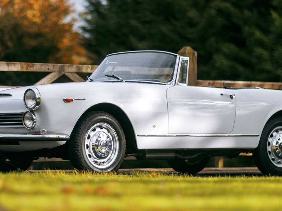 Image 46/50 of Alfa Romeo 2600 Spider (1964)