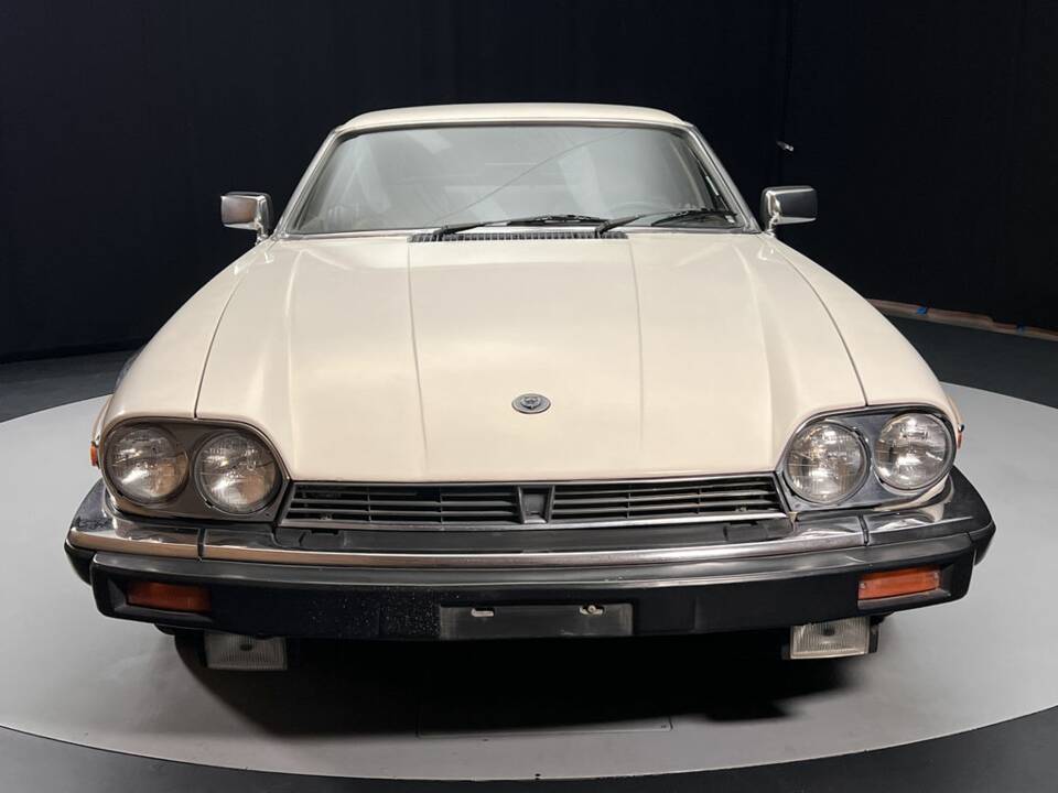 Image 3/8 de Jaguar XJ-S V12 (1987)