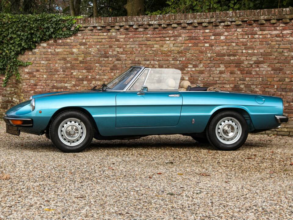 Image 29/50 of Alfa Romeo 2000 Spider Veloce (1981)