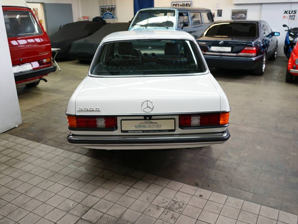 Image 11/40 of Mercedes-Benz 300 D (1984)