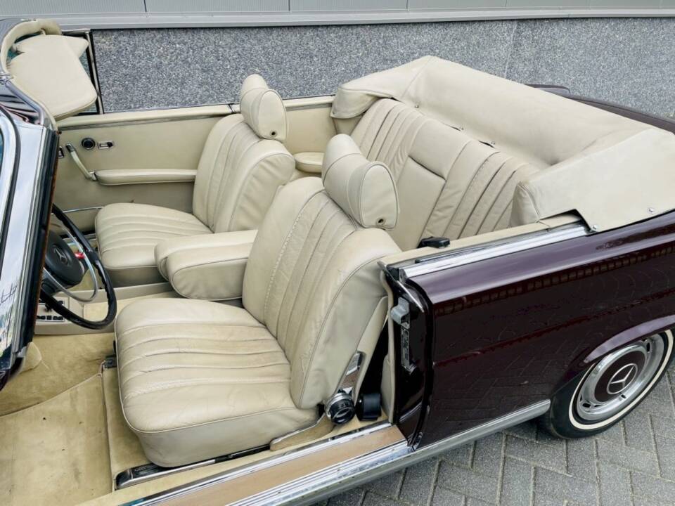 Image 21/38 of Mercedes-Benz 280 SE (1971)