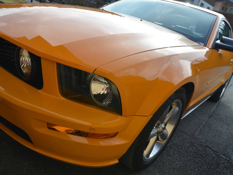 Imagen 10/18 de Ford Mustang V6 (2006)