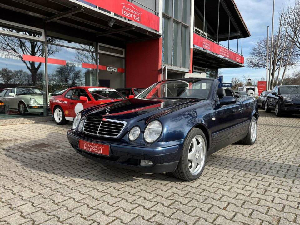 Afbeelding 2/34 van Mercedes-Benz CLK 320 (1999)