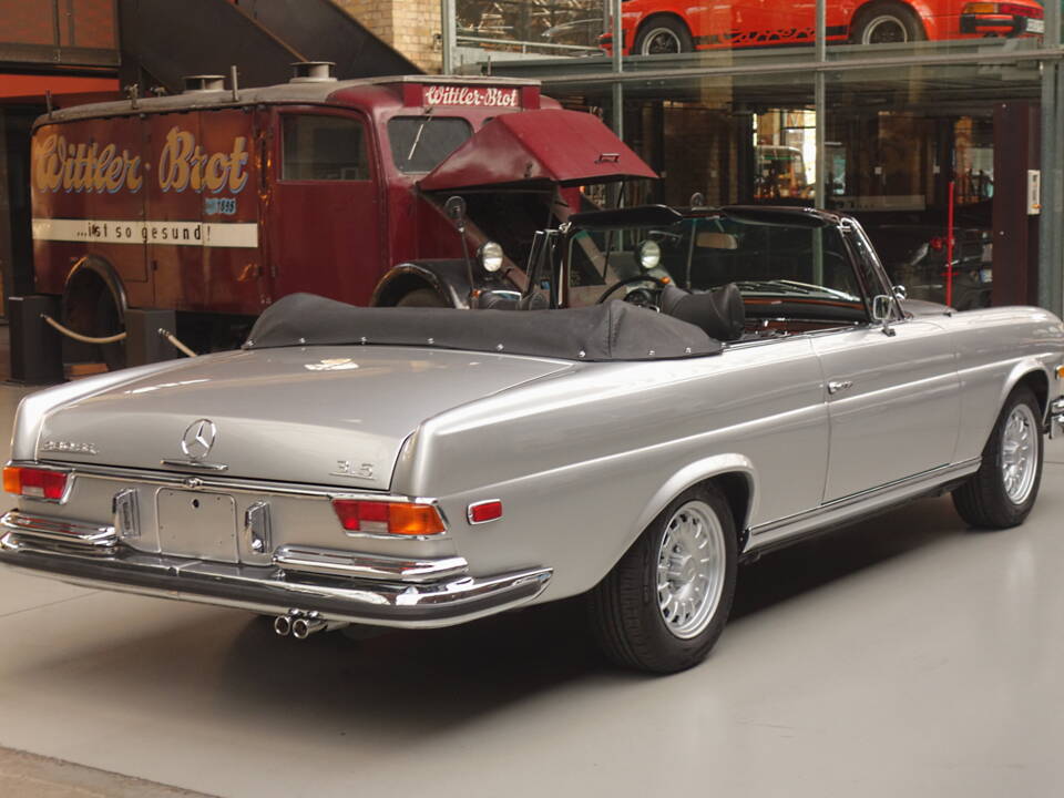 Imagen 10/27 de Mercedes-Benz 280 SE 3,5 (1970)