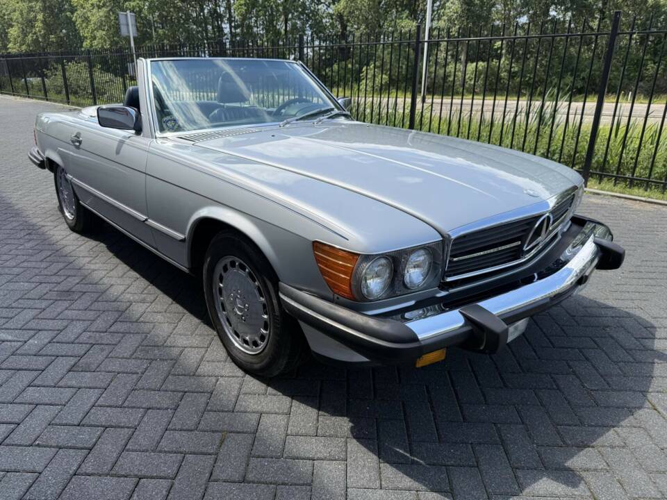 Afbeelding 4/44 van Mercedes-Benz 560 SL (1986)