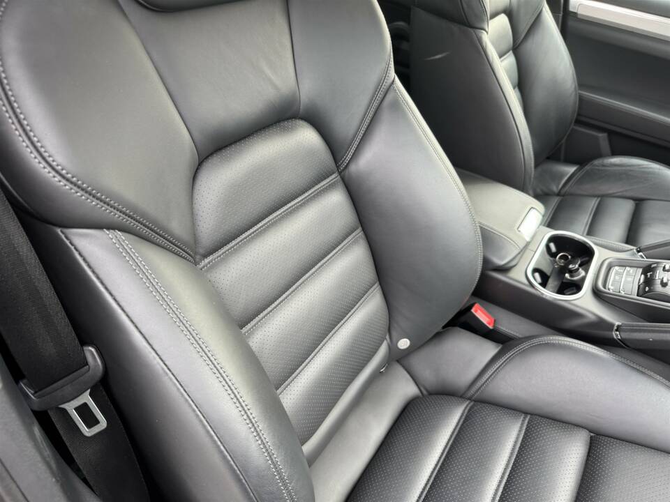 Bild 28/63 von Porsche Cayenne Turbo (2010)