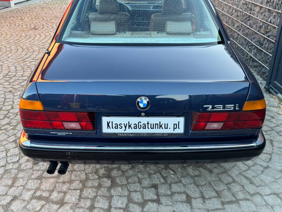 Immagine 43/99 di BMW 735i (1988)