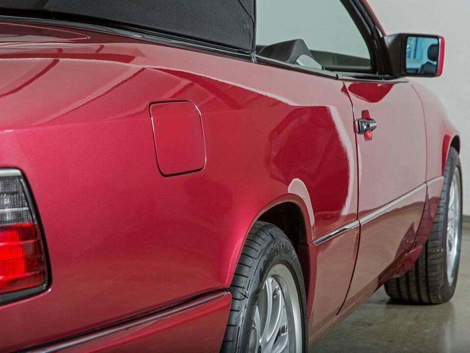 Bild 9/31 von Mercedes-Benz E 320 (1993)