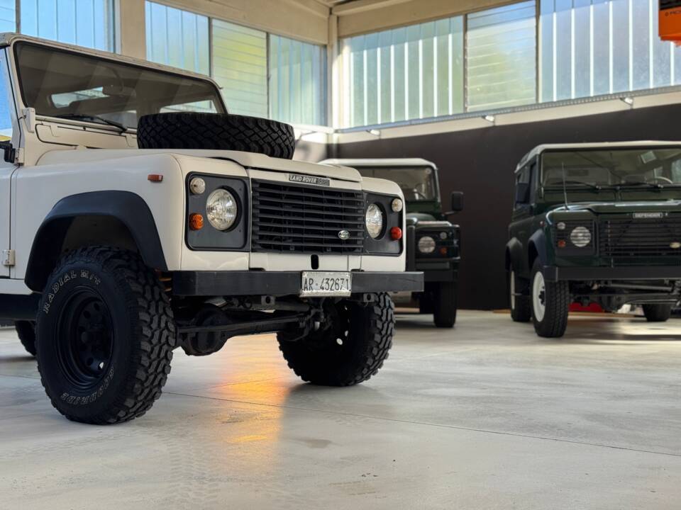 Image 6/45 de Land Rover Defender 110 (1991)