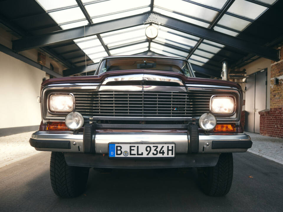 Image 2/96 of Jeep Wagoneer Limited (1982)