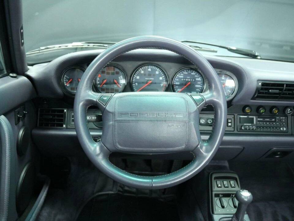 Immagine 16/50 di Porsche 911 Carrera 4 (1993)