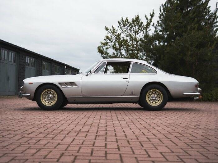 Bild 4/7 von Ferrari 330 GT 2+2 (1966)