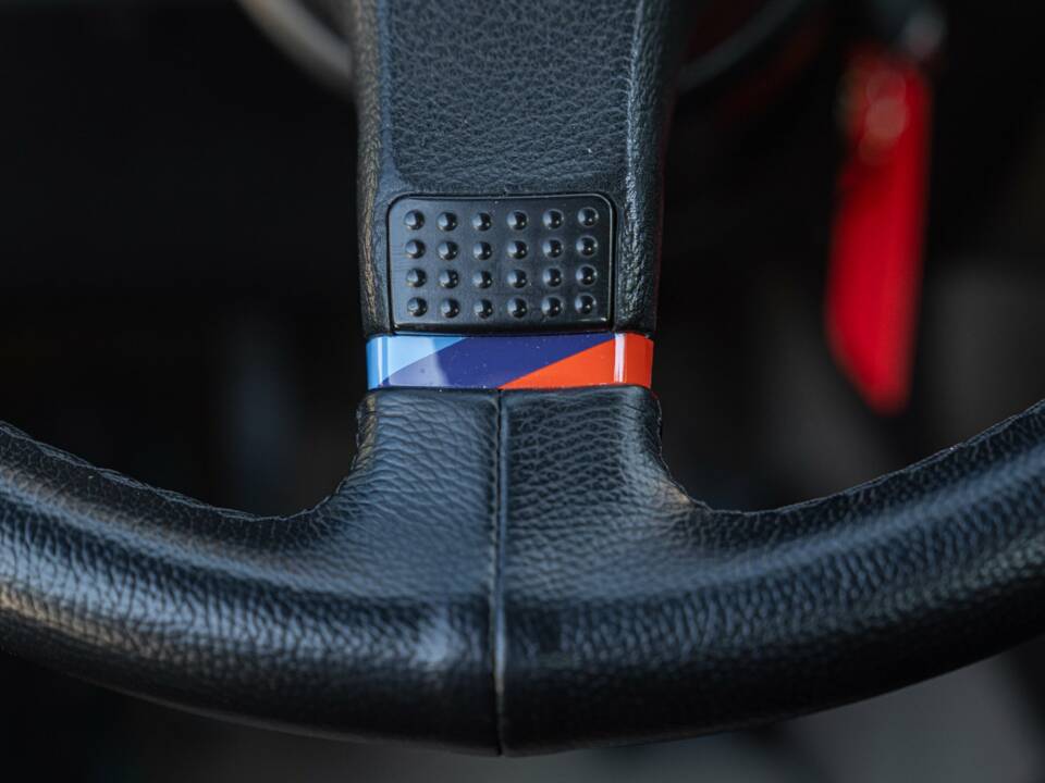 Image 50/50 of BMW 320i (1989)