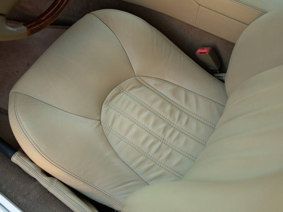 Image 24/50 de Jaguar XK8 4.0 (1998)