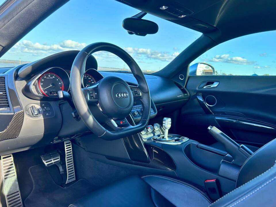 Immagine 6/7 di Audi R8 V10 (2009)