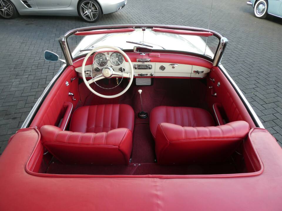 Image 15/27 of Mercedes-Benz 190 SL (1961)