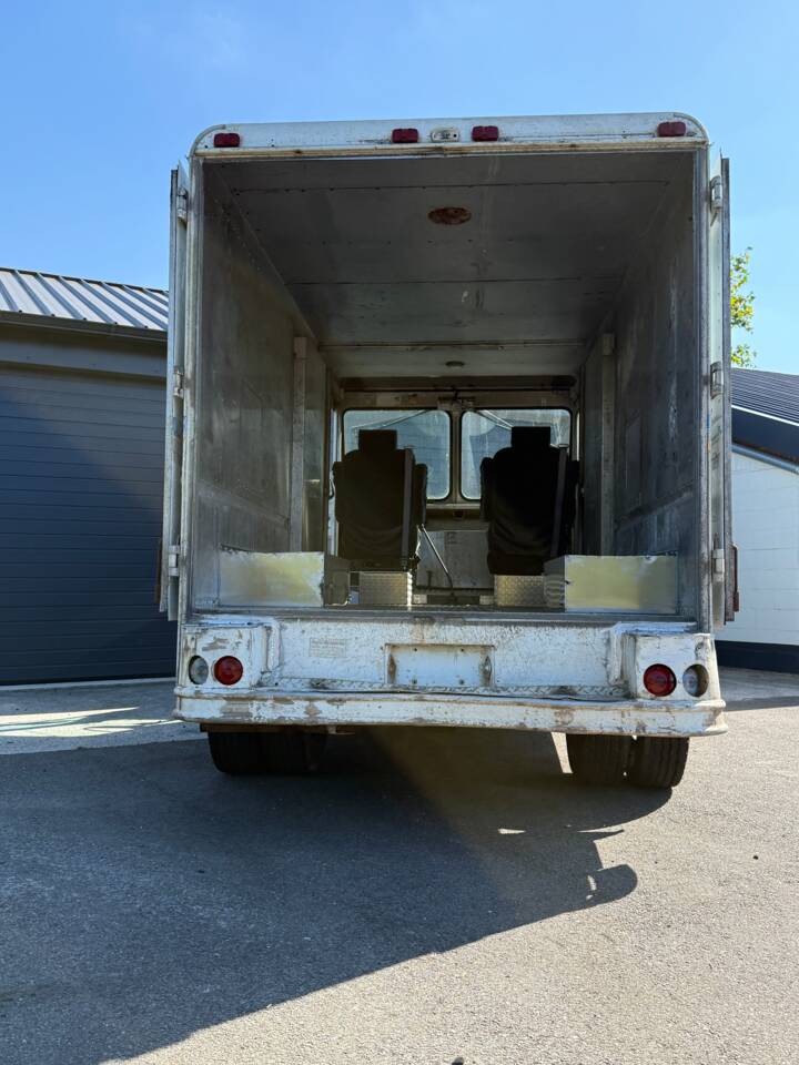 Image 6/18 of Chevrolet Step Van P30 (1979)