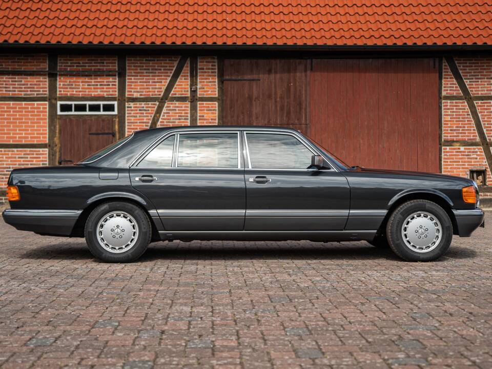 Image 12/91 of Mercedes-Benz 560 SEL (1990)