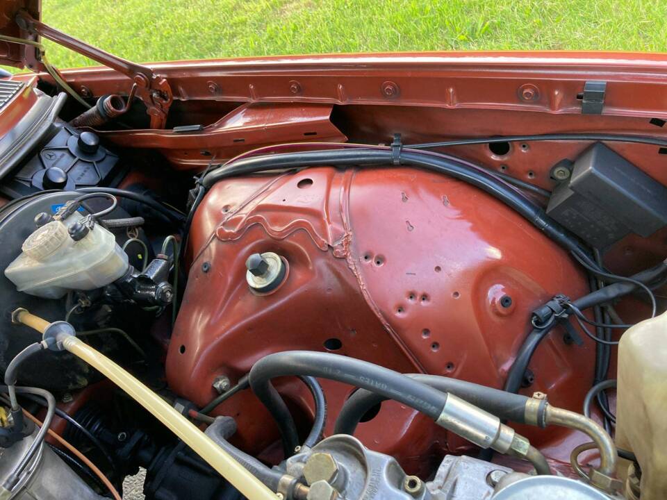 Bild 38/50 von Mercedes-Benz 240 D (1983)
