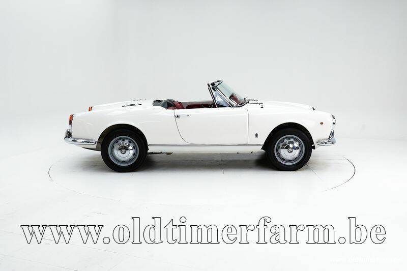 Image 6/30 de Alfa Romeo Giulia 1600 Spider Veloce (1965)