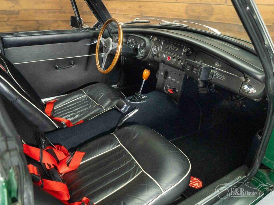Afbeelding 10/19 van MG MGB GT (1966)