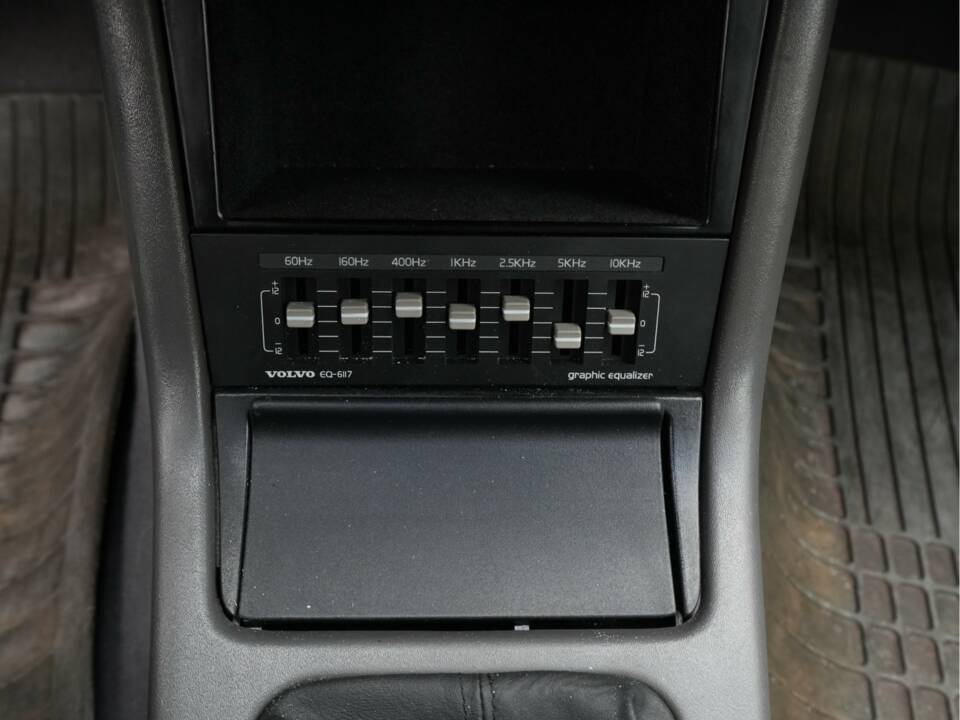 Image 21/42 of Volvo 480 Turbo (1992)